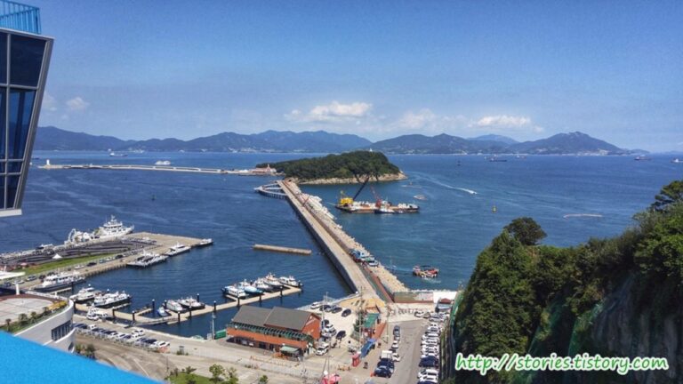 섬과 육지를 연결하는 국내 최초의 해상케이블카