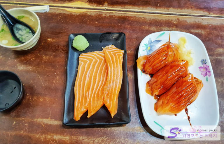 [대만] 타이베이에서 가장 오래된 전형적인 대만 사찰인 용산사의 모습